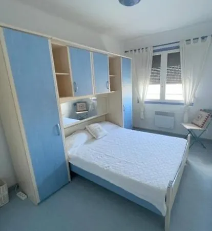 Helios Sea View דירה